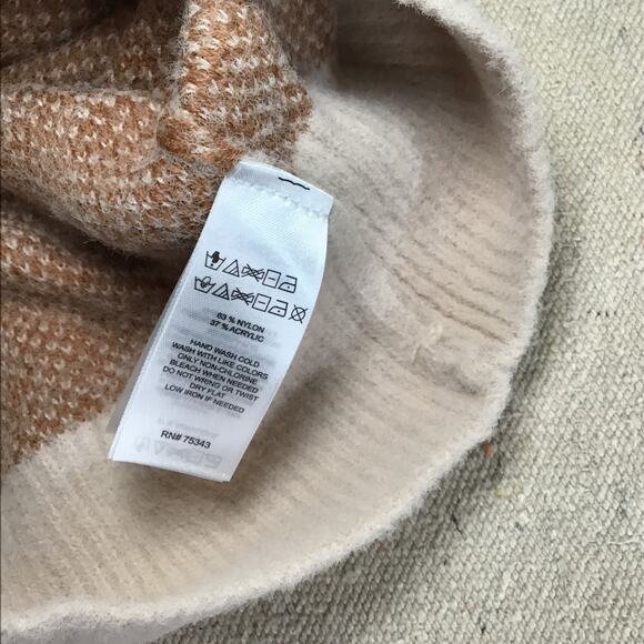 Jessica Simpson Women’s Cheetah Print Cropped Sweater/ Tank Set Size Sm. NWT - Picture 6 of 9